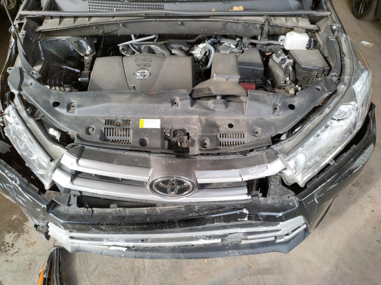 Photo 7 from auction – 2019 TOYOTA HIGHLANDER with VIN 5TDJZRFH6KS626356