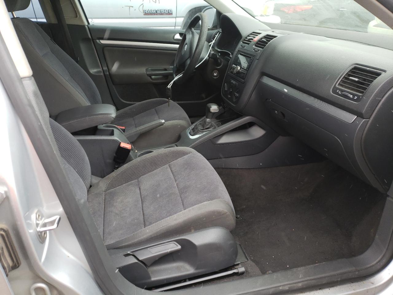 Photo 5 from auction – 2006 VOLKSWAGEN JETTA VALU with VIN 3VWPF71K46M799211