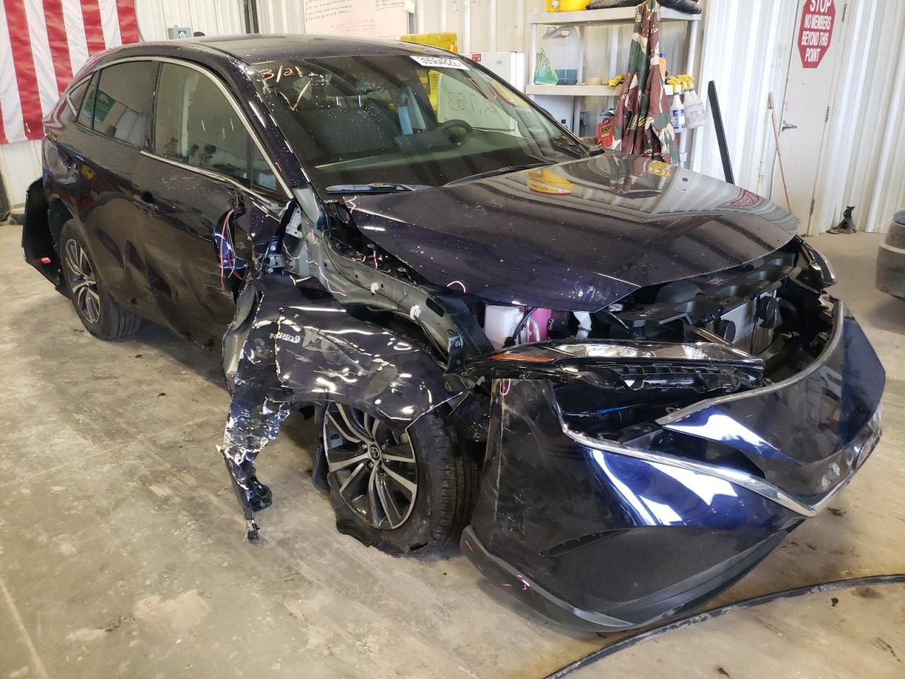 TOYOTA VENZA LE 2021 with VIN JTEAAAAHXMJ037533 - Photo from auction