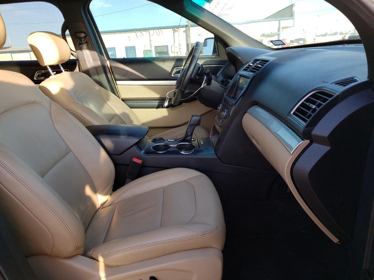 Photo 5 from auction – 2017 FORD EXPLORER X with VIN 1FM5K7DH0HGA58889