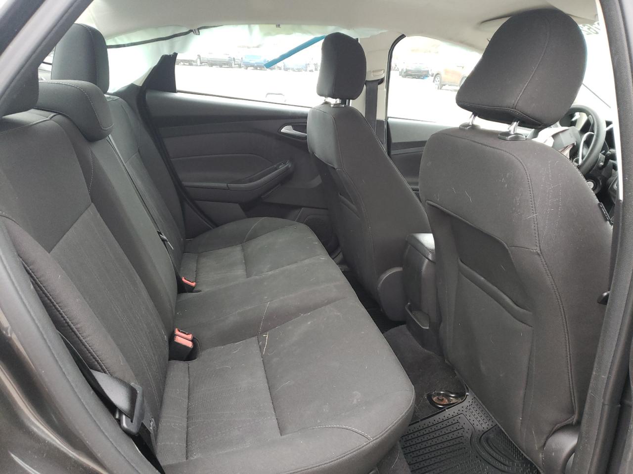 Photo 6 from auction – 2015 FORD FOCUS SE with VIN 1FADP3F23FL381346