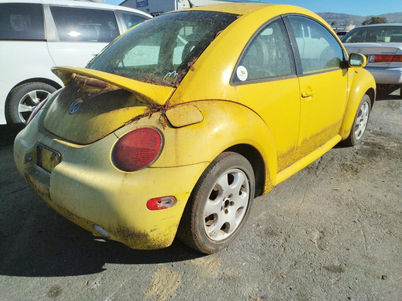 Photo 4 from auction – 2002 VOLKSWAGEN NEW BEETLE with VIN 3VWCB21CX2M433270