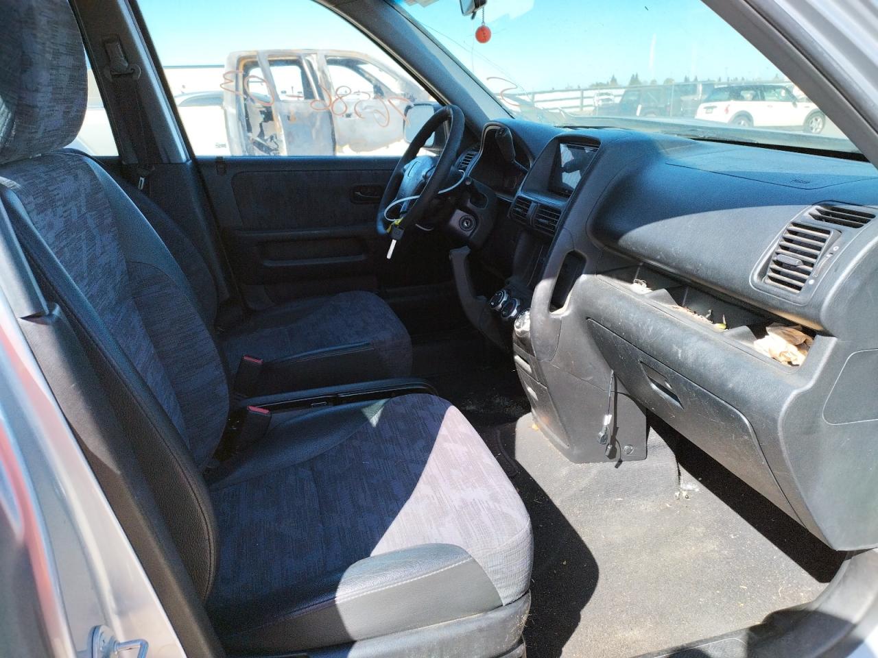 Photo 5 from auction – 2003 HONDA CR-V LX with VIN JHLRD784X3C036716