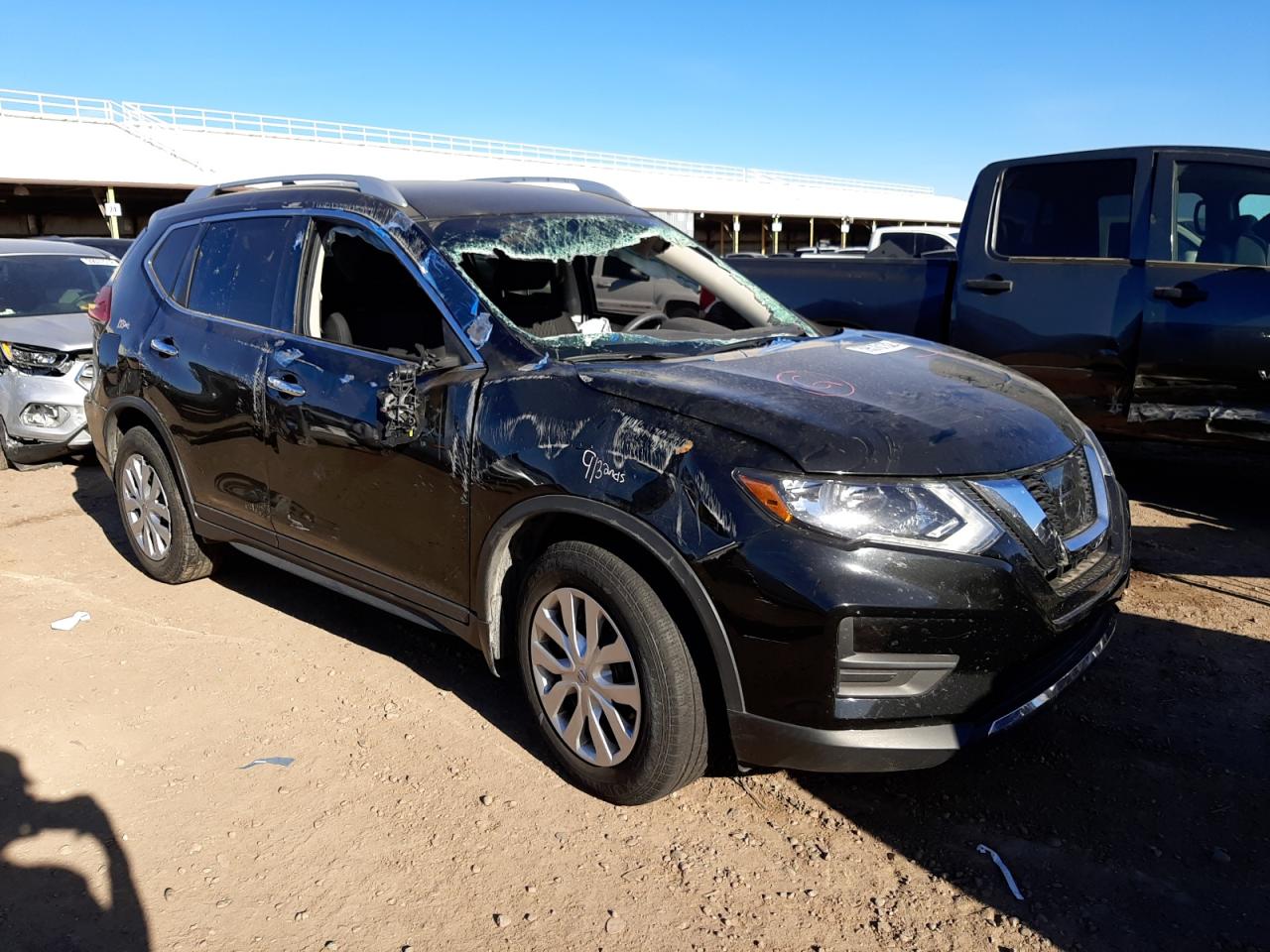 Photo 1 from auction – 2017 NISSAN ROGUE S with VIN KNMAT2MT7HP578966