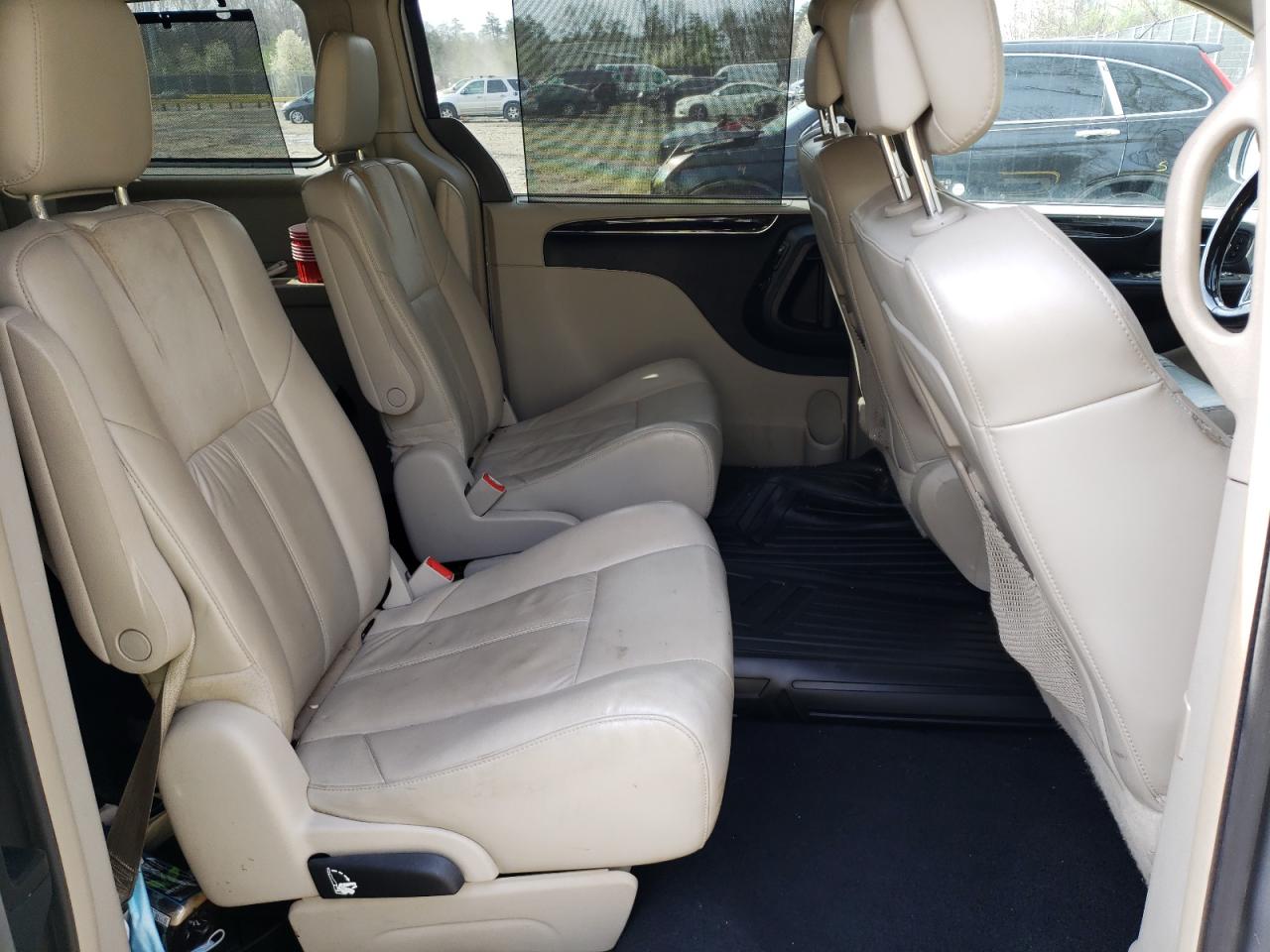 Photo 6 from auction – 2015 CHRYSLER TOWN & COU with VIN 2C4RC1GG4FR529117
