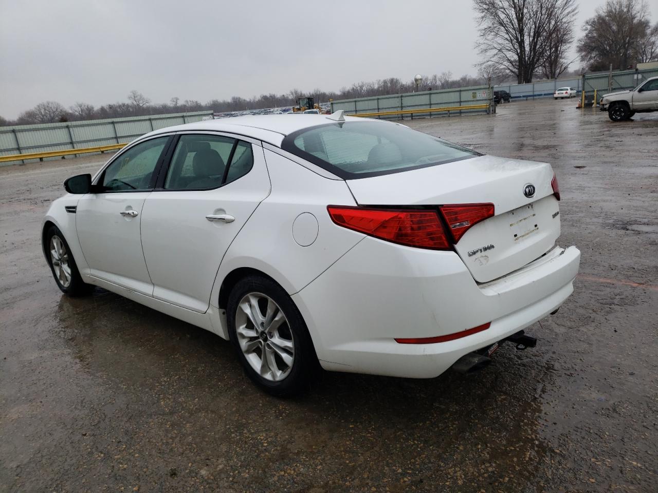 Photo 3 from auction – 2011 KIA OPTIMA EX with VIN KNAGN4A71B5044871