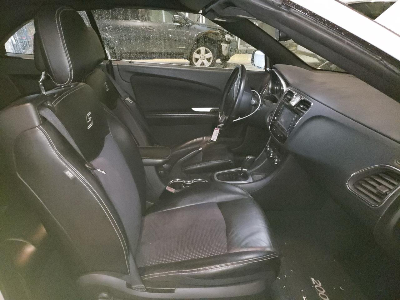 Photo 5 from auction – 2013 CHRYSLER 200 S with VIN 1C3BCBGG2DN575129