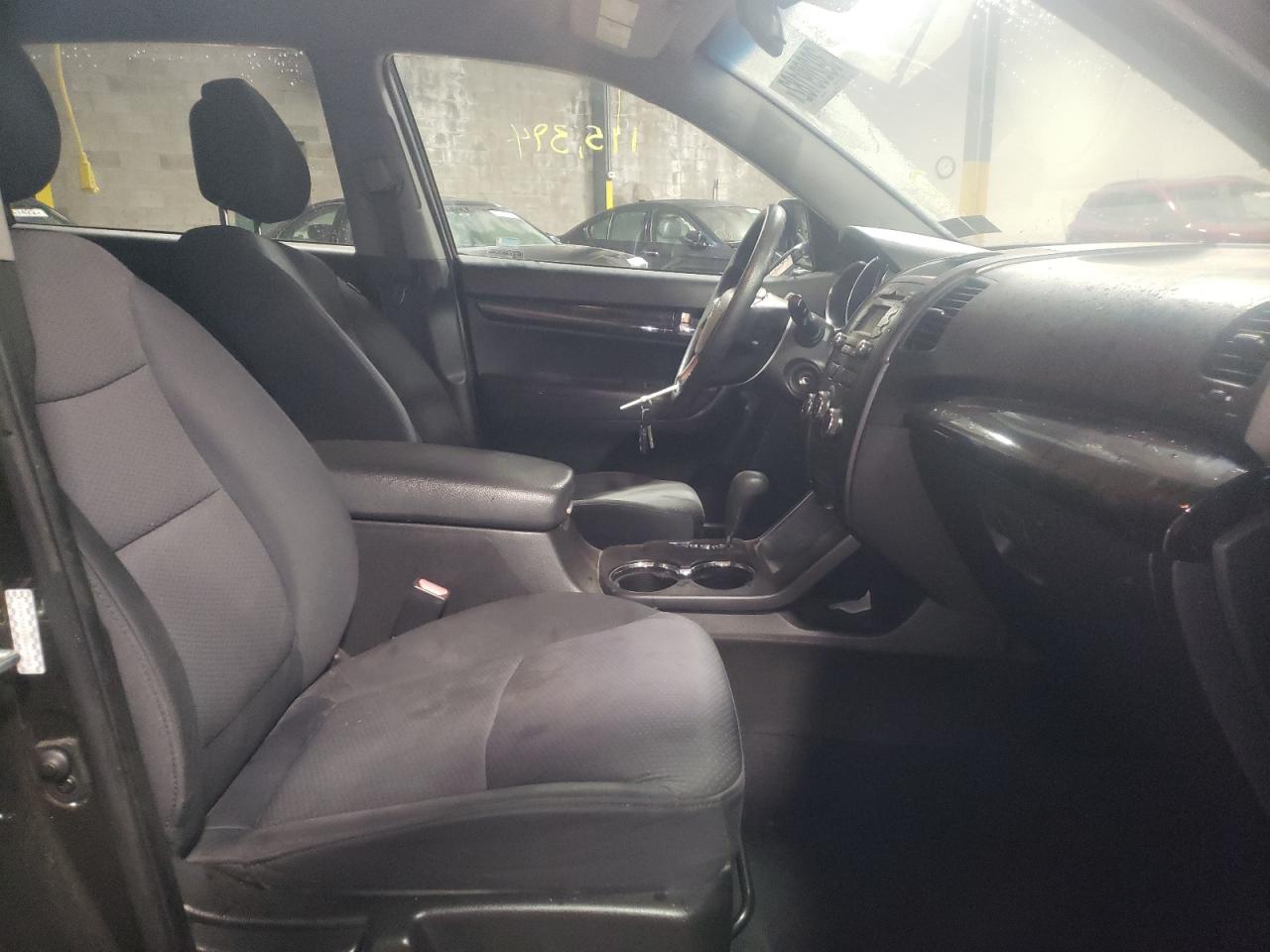 Photo 5 from auction – 2011 KIA SORENTO BA with VIN 5XYKT3A16BG114767