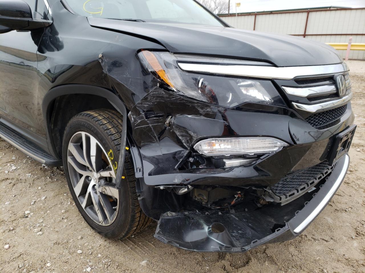Photo 9 from auction – 2017 HONDA PILOT TOUR with VIN 5FNYF5H98HB006191