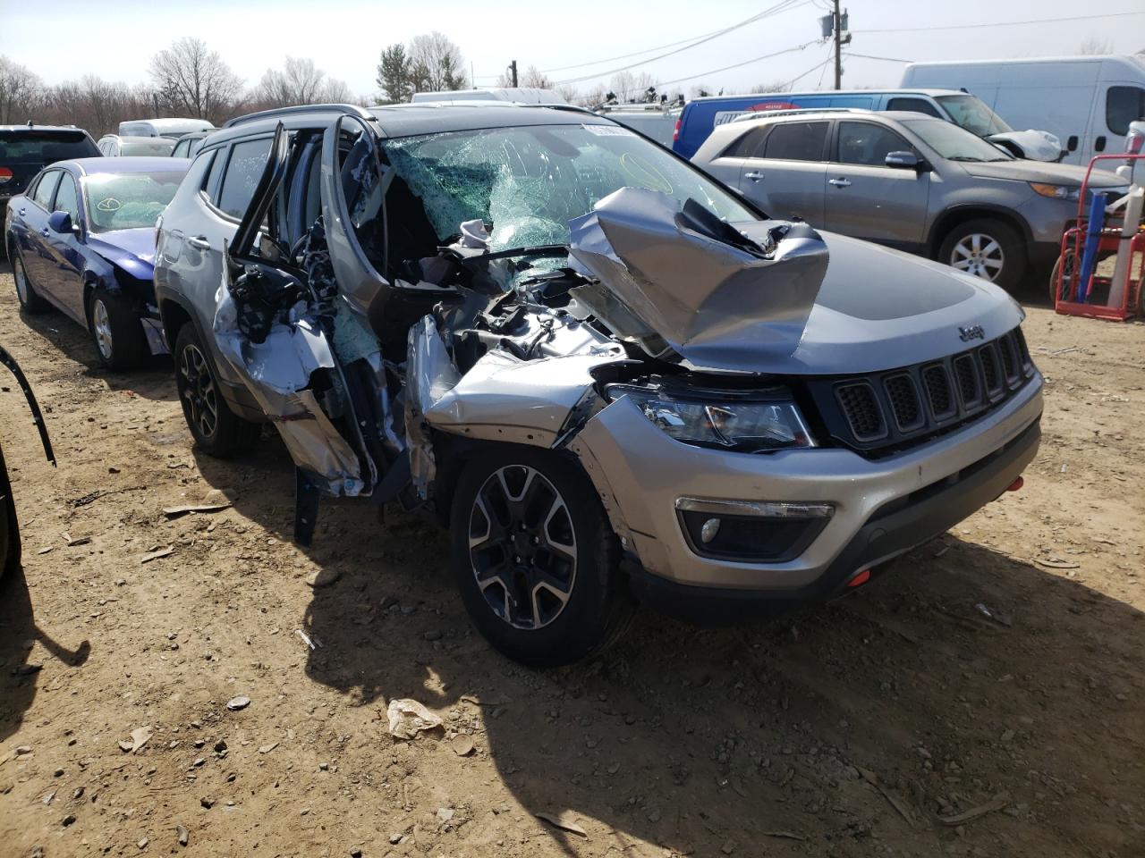 JEEP COMPASS TR 2019 with VIN 3C4NJDDB0KT671602 - Photo from auction