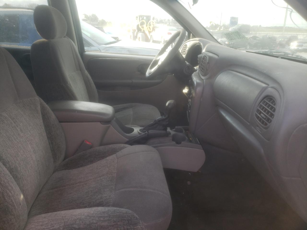 Photo 5 from auction – 2002 CHEVROLET TRAILBLAZE with VIN 1GNDS13S922370571