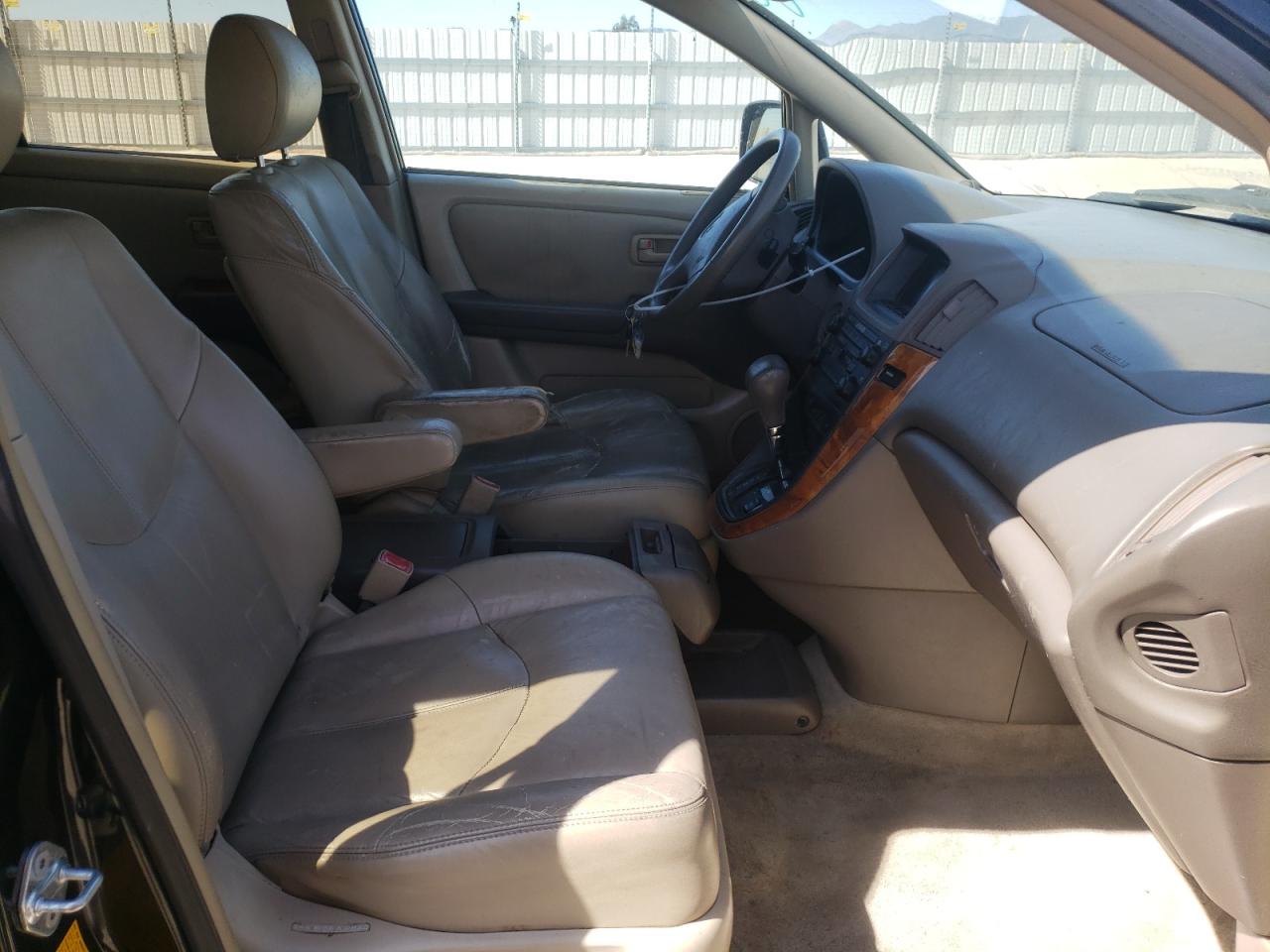 Photo 5 from auction – 2000 LEXUS RX 300 with VIN JT6HF10U9Y0126306