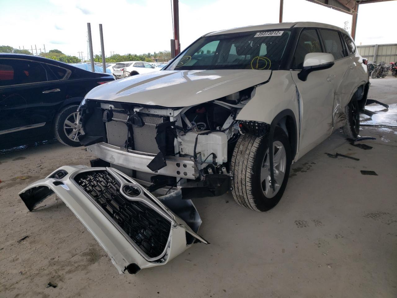 Photo 2 from auction – 2021 TOYOTA HIGHLANDER with VIN 5TDZZRAH2MS064193