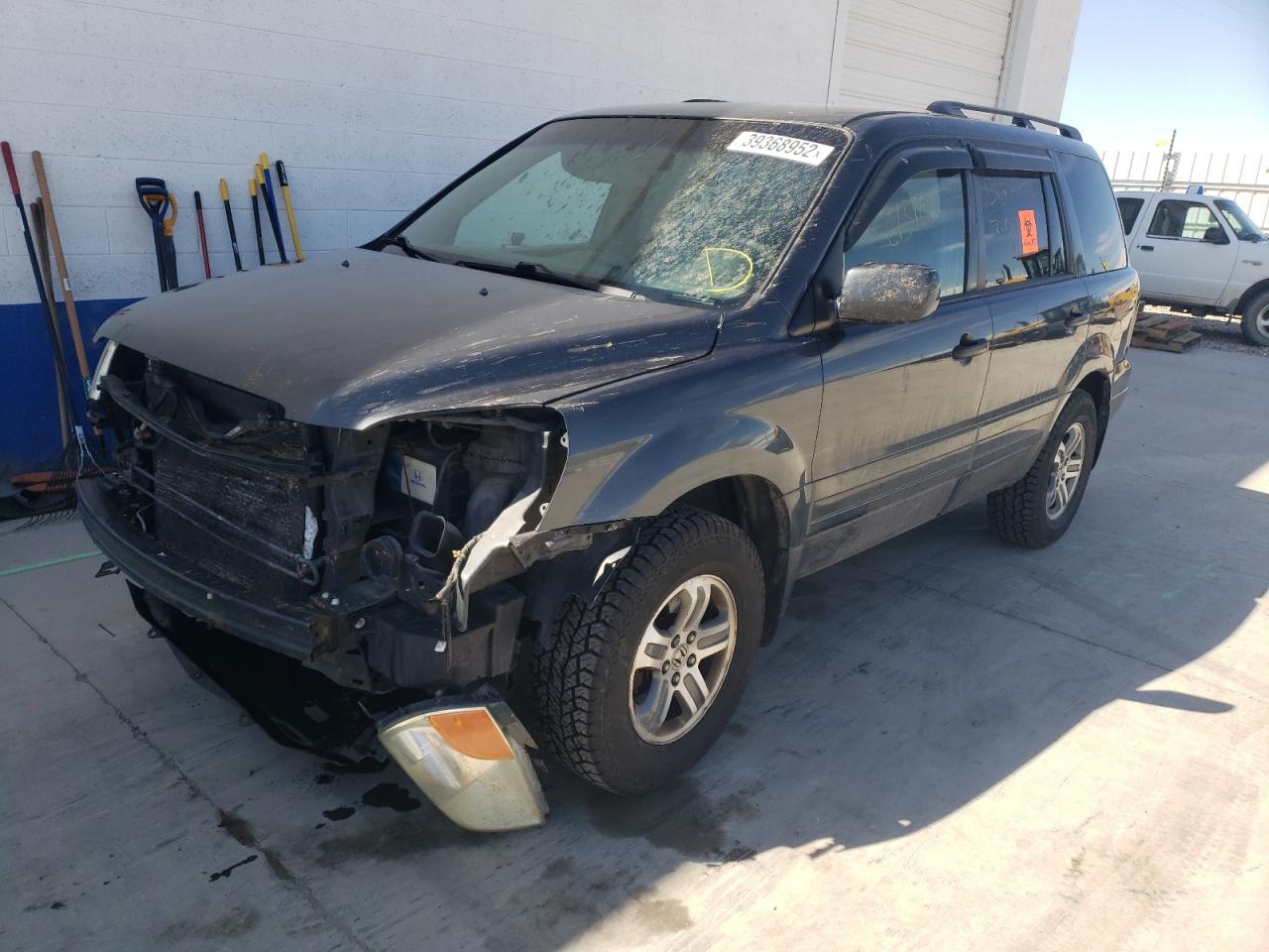 Photo 2 from auction – 2005 HONDA PILOT EX with VIN 2HKYF18435H522162