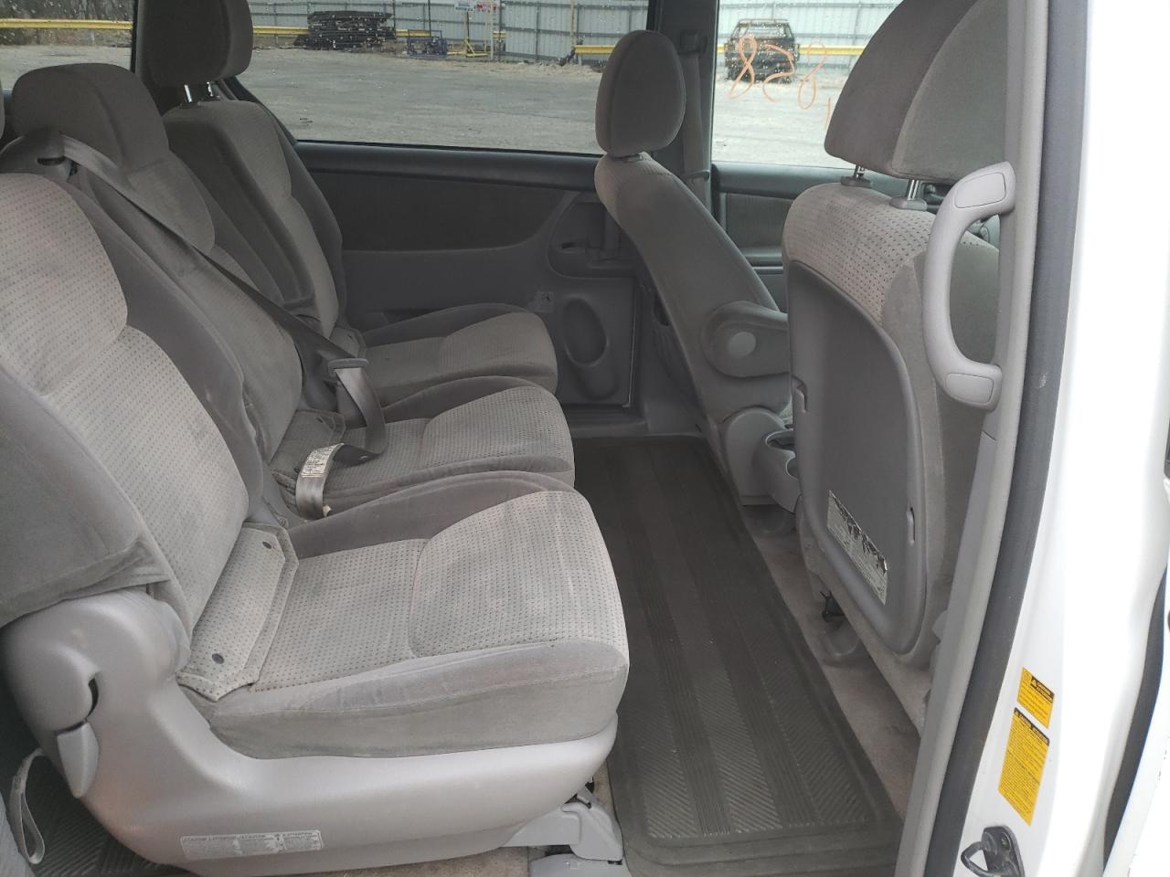 Photo 6 from auction – 2009 TOYOTA SIENNA CE with VIN 5TDZK23C19S276118