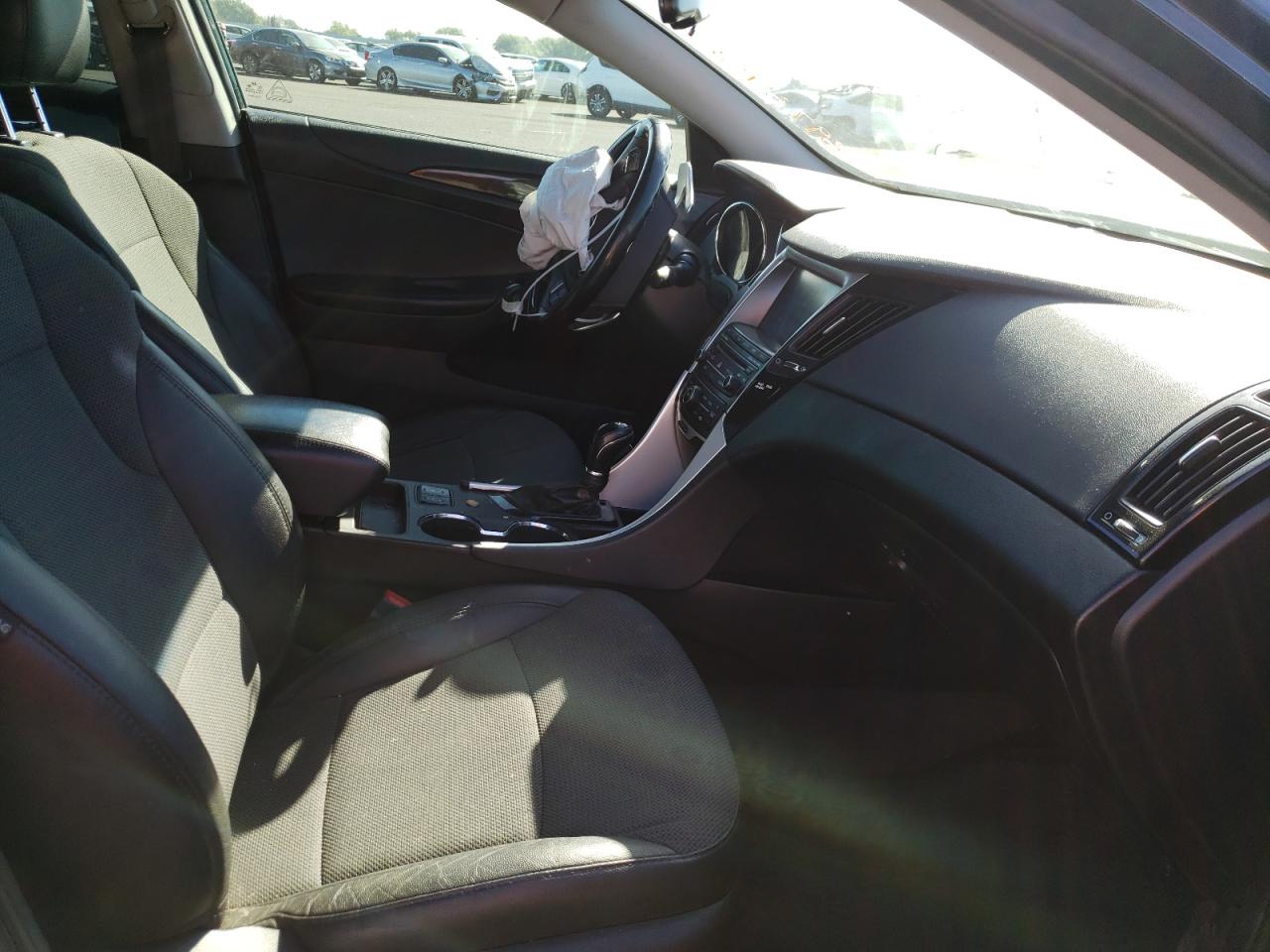 Photo 5 from auction – 2014 HYUNDAI SONATA SE with VIN 5NPEC4AB0EH830458