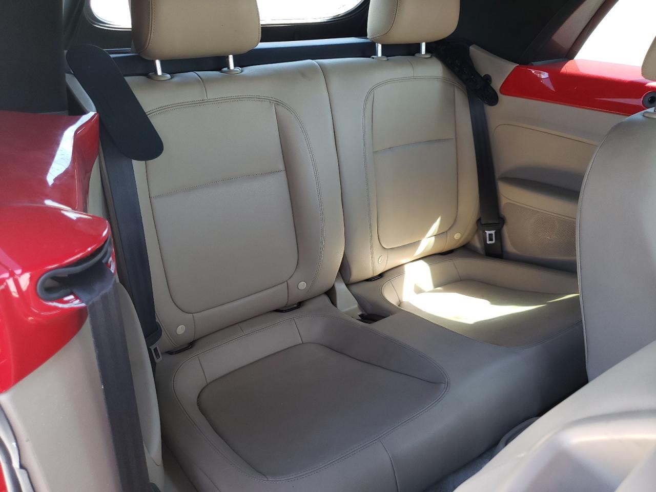 Photo 6 from auction – 2014 VOLKSWAGEN BEETLE with VIN 3VW5X7AT2EM805843