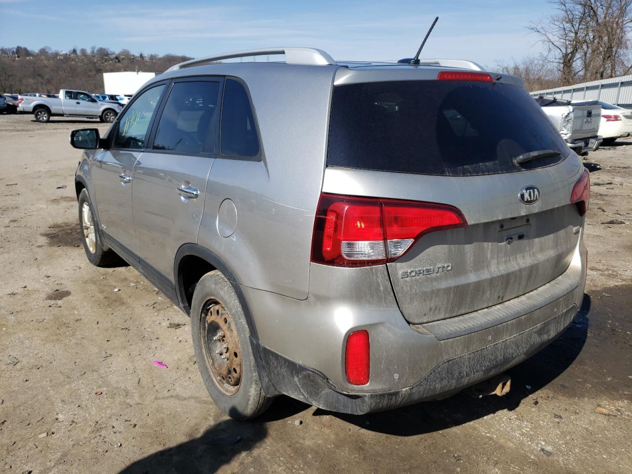 Photo 3 from auction – 2015 KIA SORENTO LX with VIN 5XYKTDA73FG568197