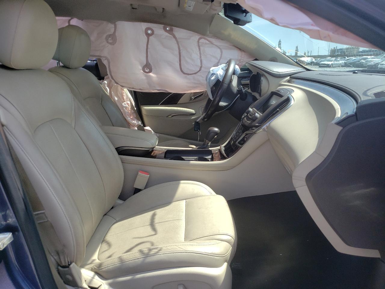 Photo 5 from auction – 2014 BUICK LACROSSE T with VIN 1G4GF5G34EF211812