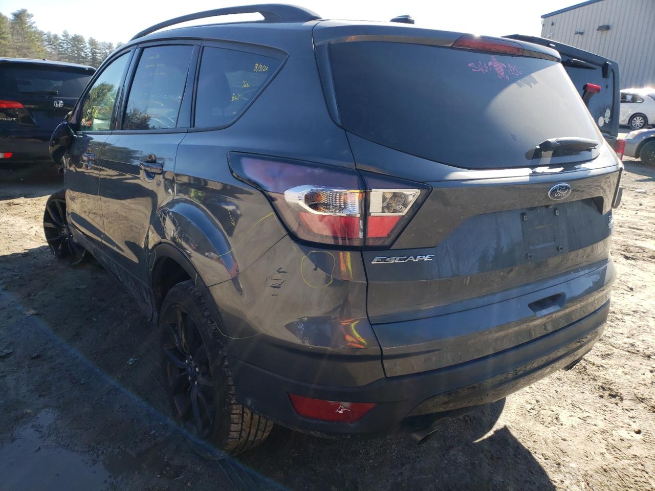 Photo 3 from auction – 2017 FORD ESCAPE SE with VIN 1FMCU9GD3HUB55544