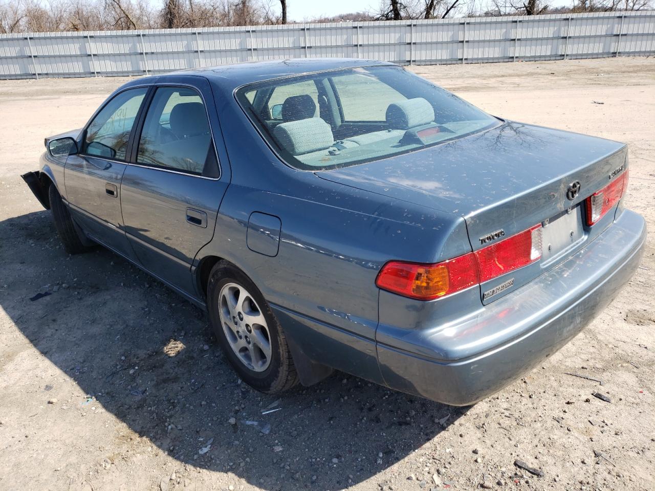 Photo 3 from auction – 2000 TOYOTA CAMRY CE with VIN 4T1BG22K7YU756665