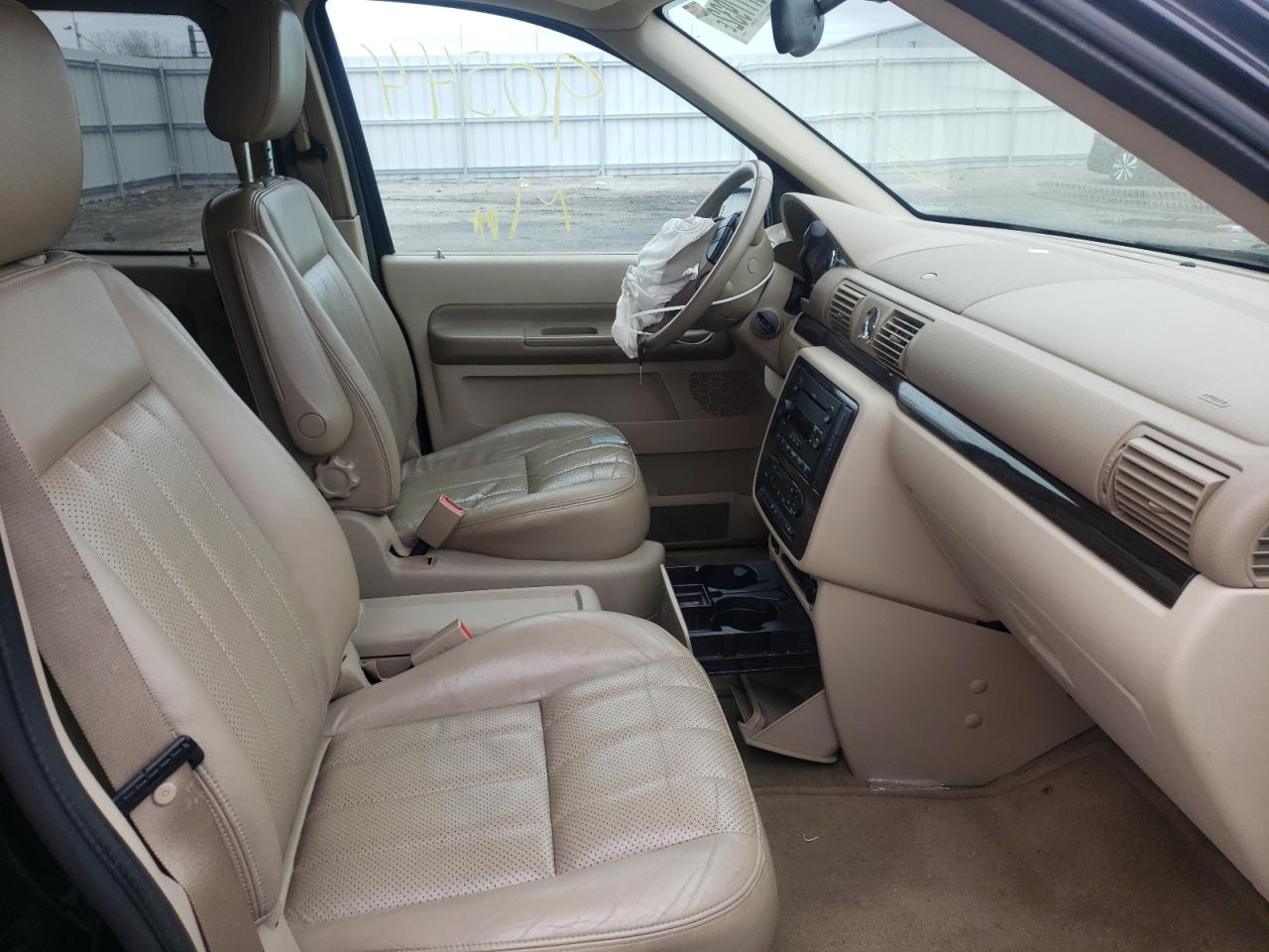 Photo 5 from auction – 2004 MERCURY MONTEREY with VIN 2MRDA20284BJ14633