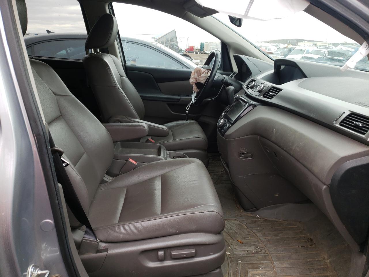 Photo 5 from auction – 2016 HONDA ODYSSEY EX with VIN 5FNRL5H68GB066022
