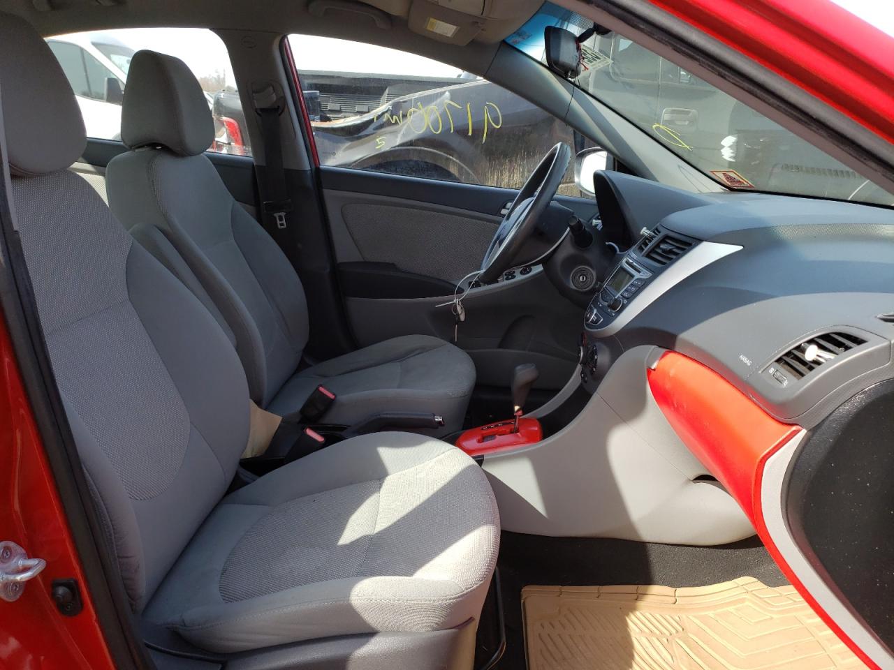 Photo 5 from auction – 2013 HYUNDAI ACCENT GLS with VIN KMHCT4AEXDU409381
