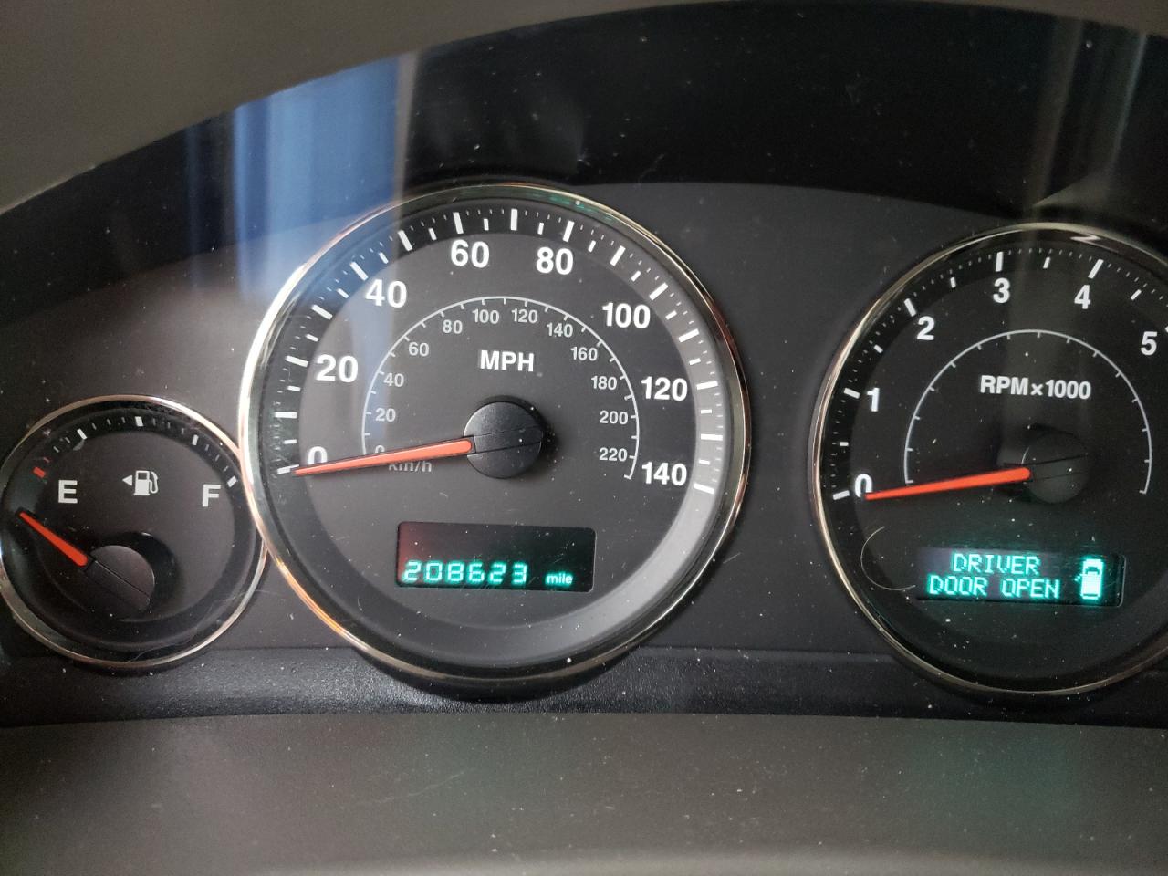 Photo 8 from auction – 2006 JEEP COMMANDER with VIN 1J8HH48KX6C204295