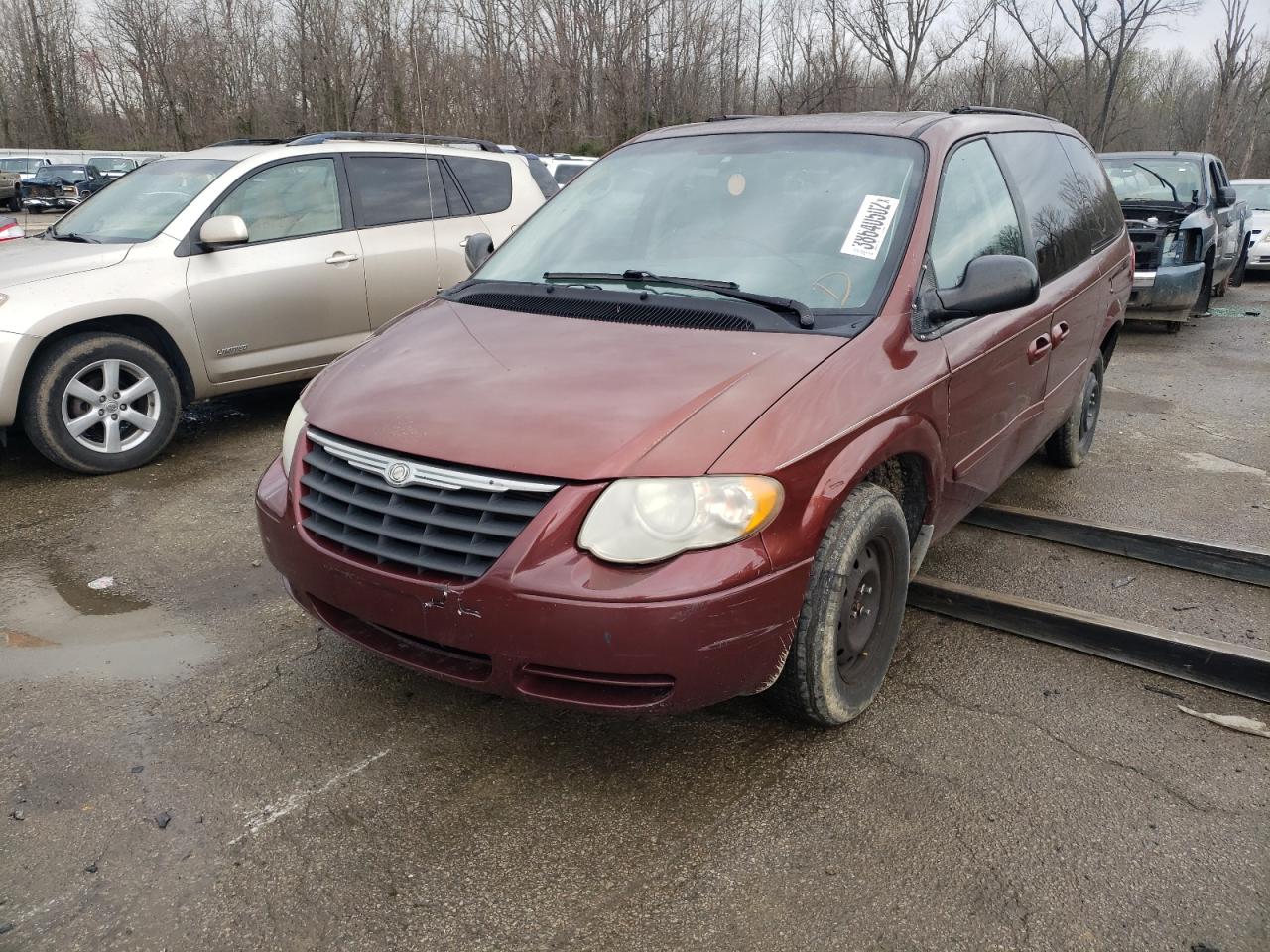 Photo 2 from auction – 2007 CHRYSLER TOWN & COU with VIN 2A4GP44R77R138882