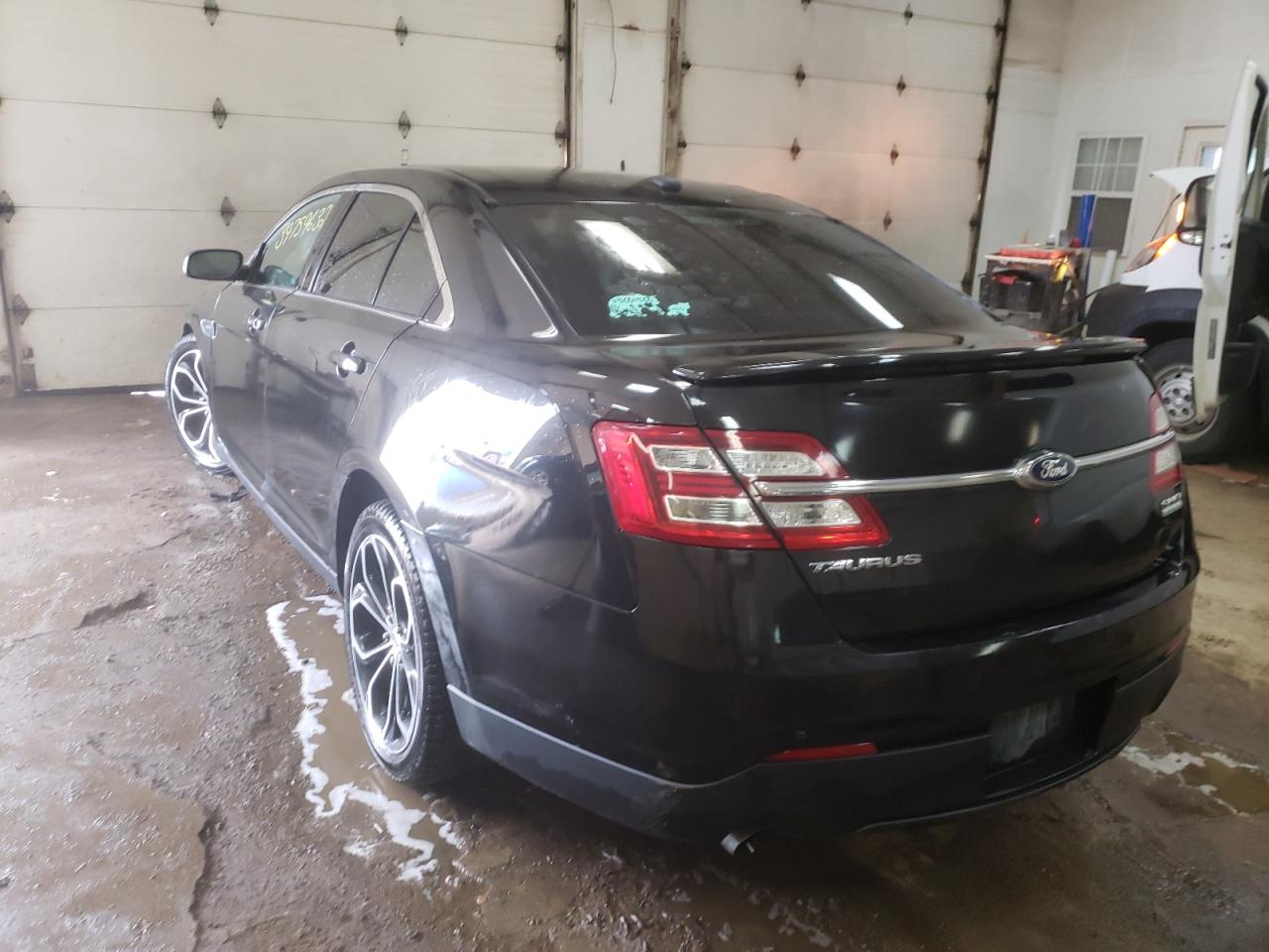 Photo 3 from auction – 2015 FORD TAURUS SHO with VIN 1FAHP2KT2FG167242