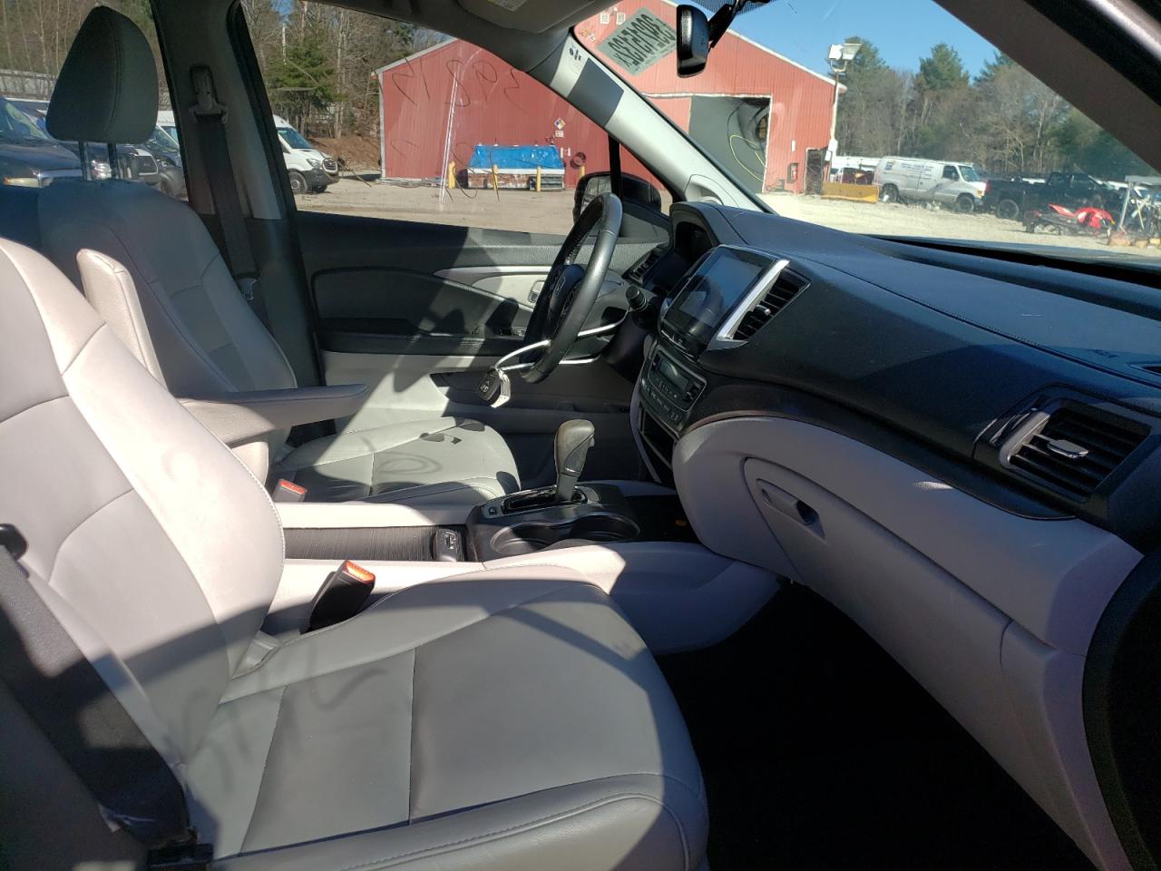 Photo 5 from auction – 2016 HONDA PILOT EXL with VIN 5FNYF6H5XGB106892