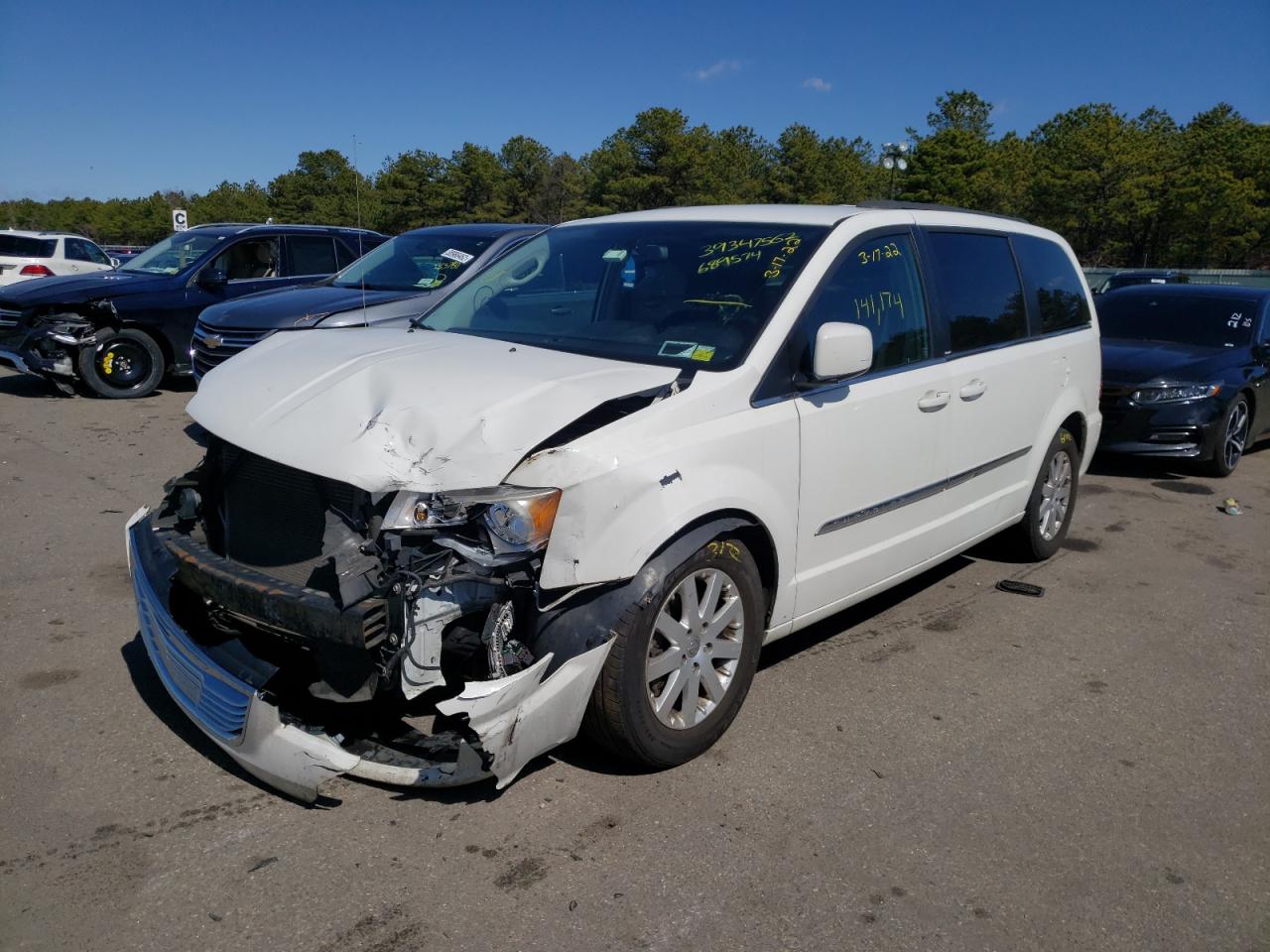 Photo 2 from auction – 2013 CHRYSLER TOWN & COU with VIN 2C4RC1BG3DR689574