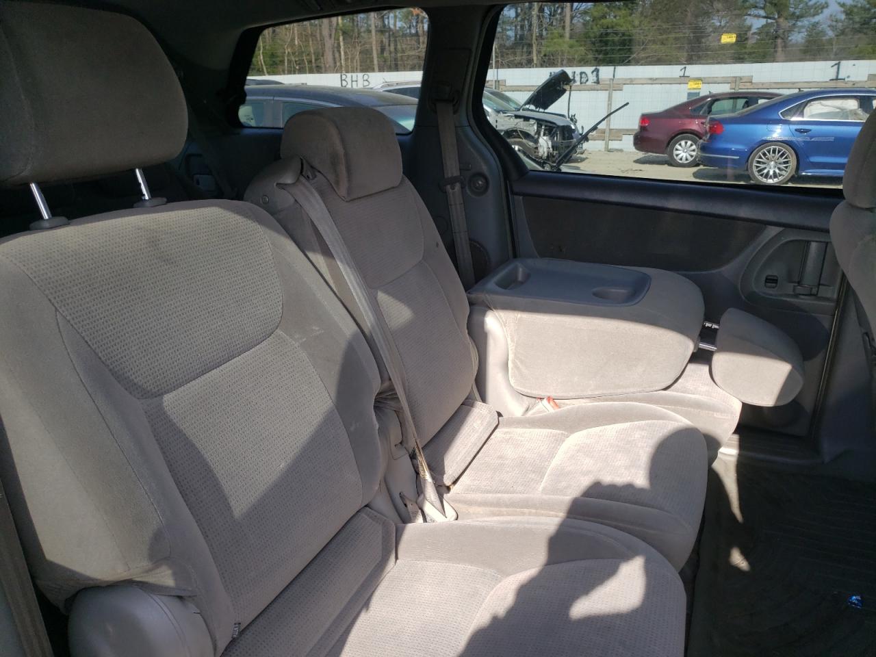 Photo 6 from auction – 2004 TOYOTA SIENNA with VIN 5TDZA23C44S178258