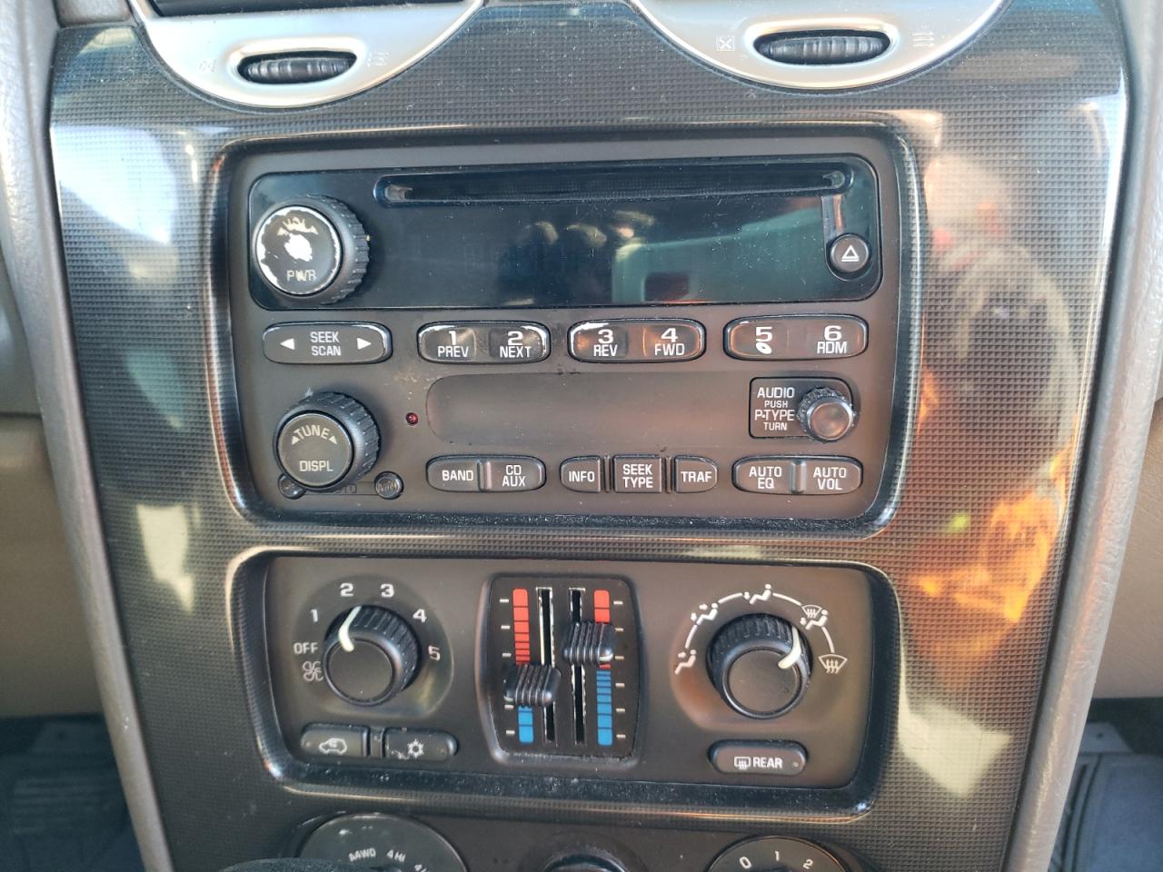Photo 9 from auction – 2004 GMC ENVOY with VIN 1GKDT13S842329085