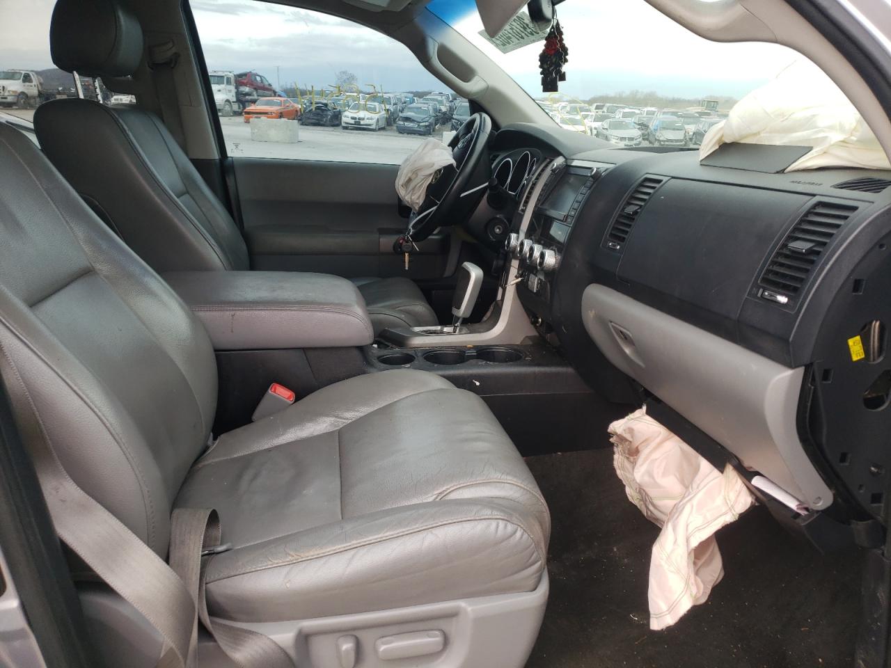 Photo 5 from auction – 2012 TOYOTA SEQUOIA LI with VIN 5TDKY5G1XCS038351