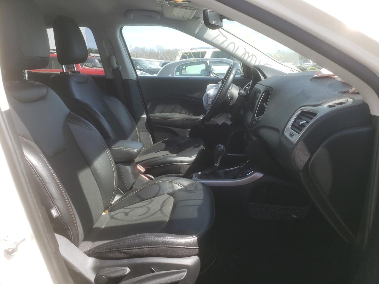 Photo 5 from auction – 2019 JEEP COMPASS LA with VIN 3C4NJDBB3KT850915