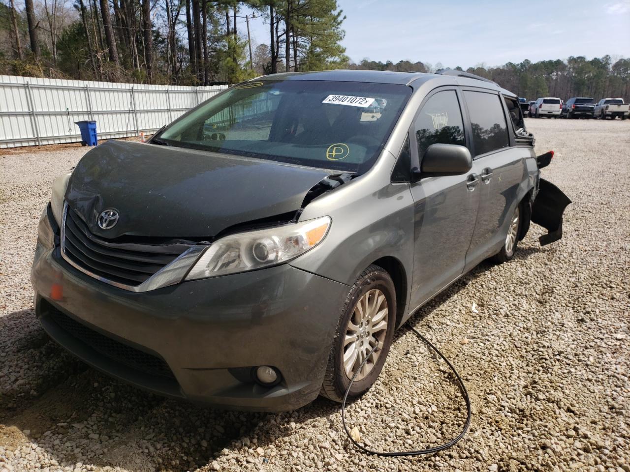 Photo 2 from auction – 2011 TOYOTA SIENNA XLE with VIN 5TDYK3DC5BS150074