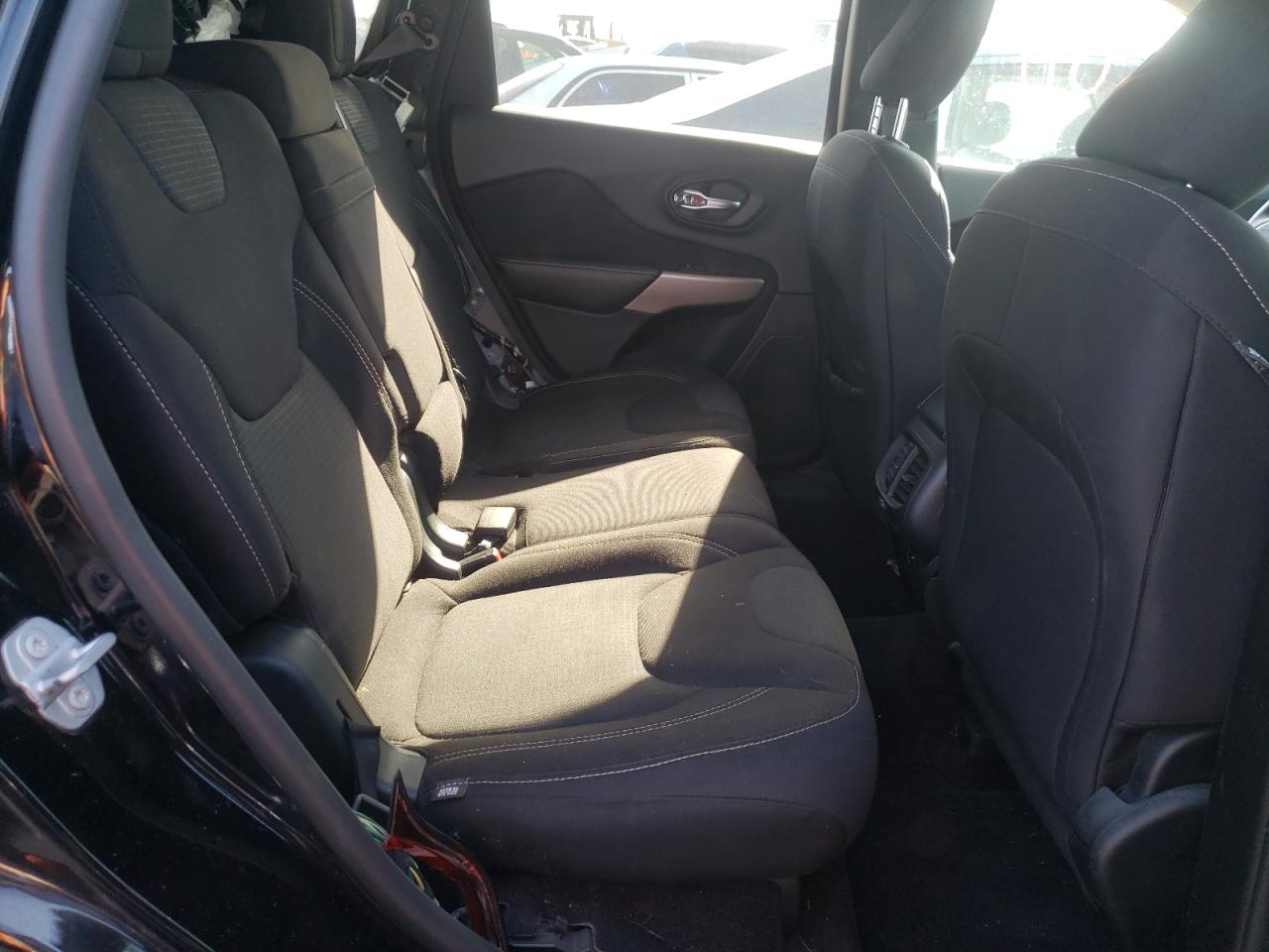 Photo 6 from auction – 2017 JEEP CHEROKEE L with VIN 1C4PJLCB5HW669562