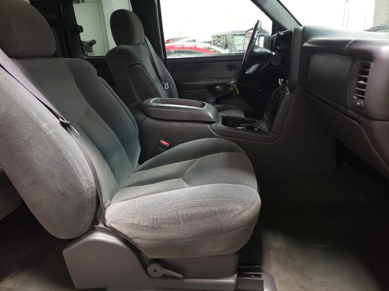 Photo 5 from auction – 2003 CHEVROLET SILVERADO with VIN 2GCEK19TX31128869