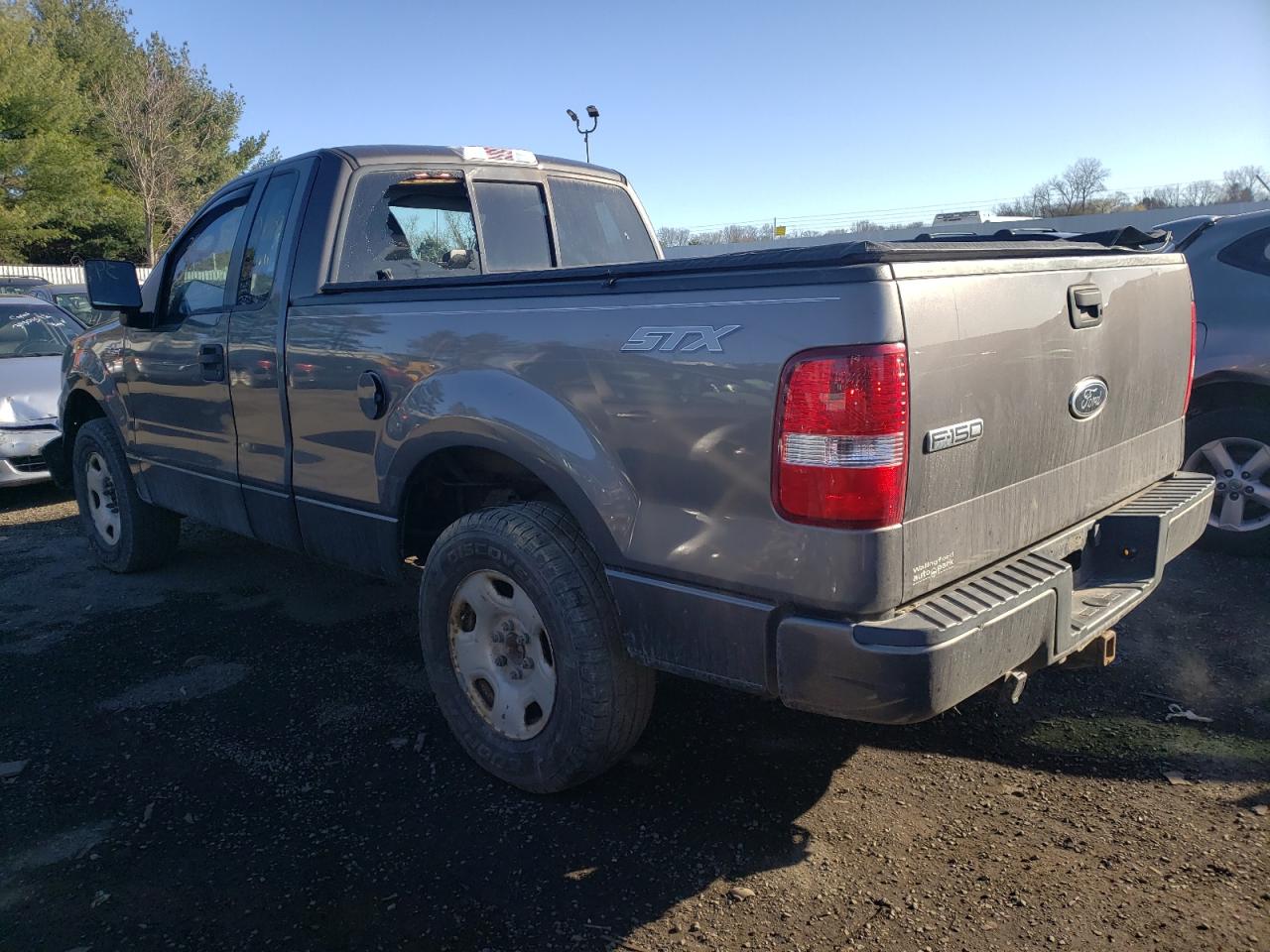 Photo 3 from auction – 2005 FORD F150 with VIN 1FTRF12275KB97755