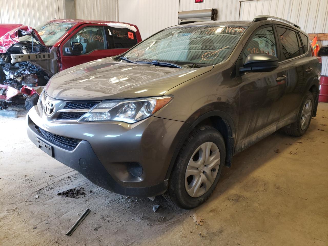 Photo 2 from auction – 2015 TOYOTA RAV4 LE with VIN 2T3BFREV6FW339625