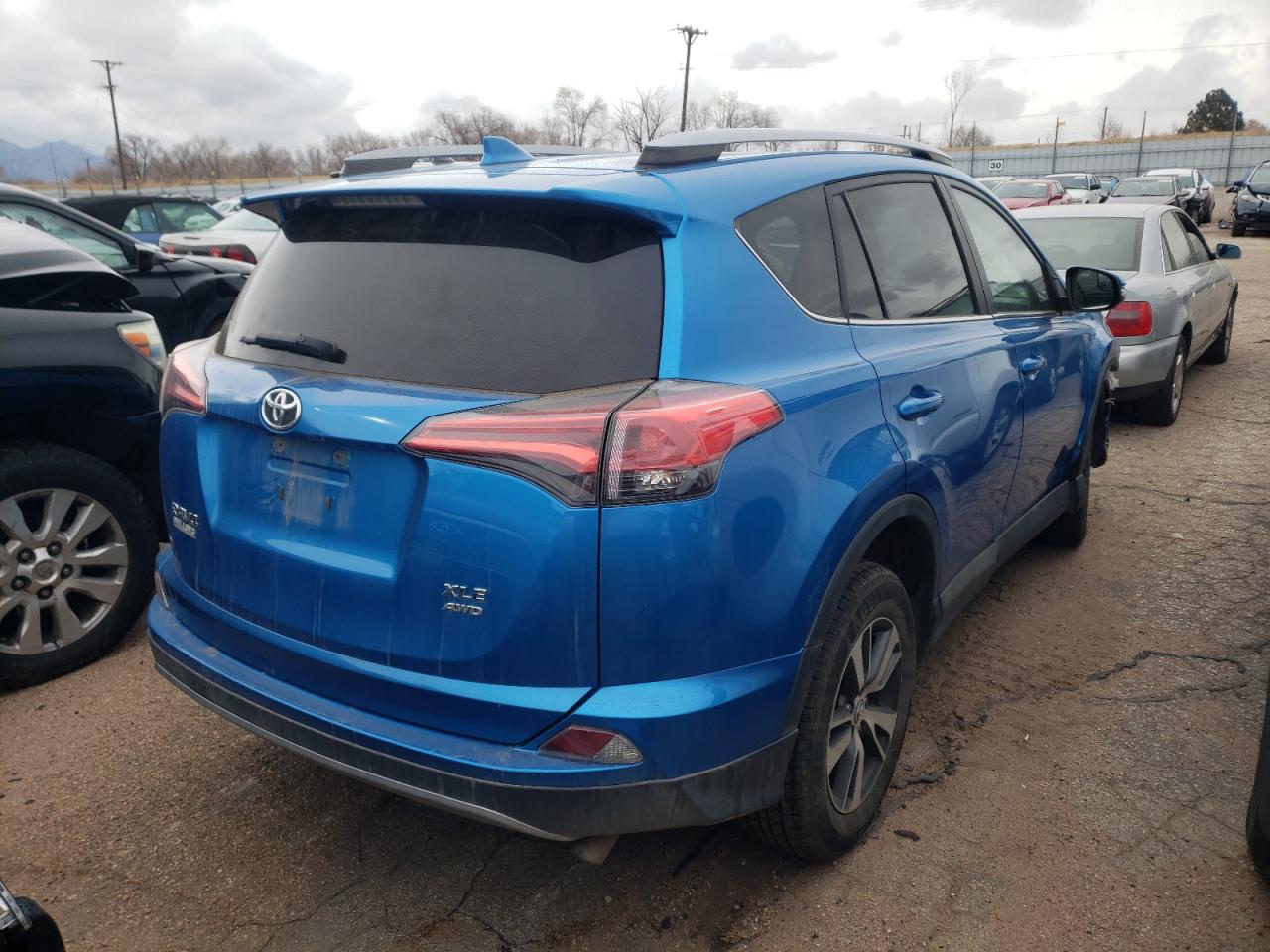 Photo 4 from auction – 2017 TOYOTA RAV4 XLE with VIN 2T3RFREV9HW561559