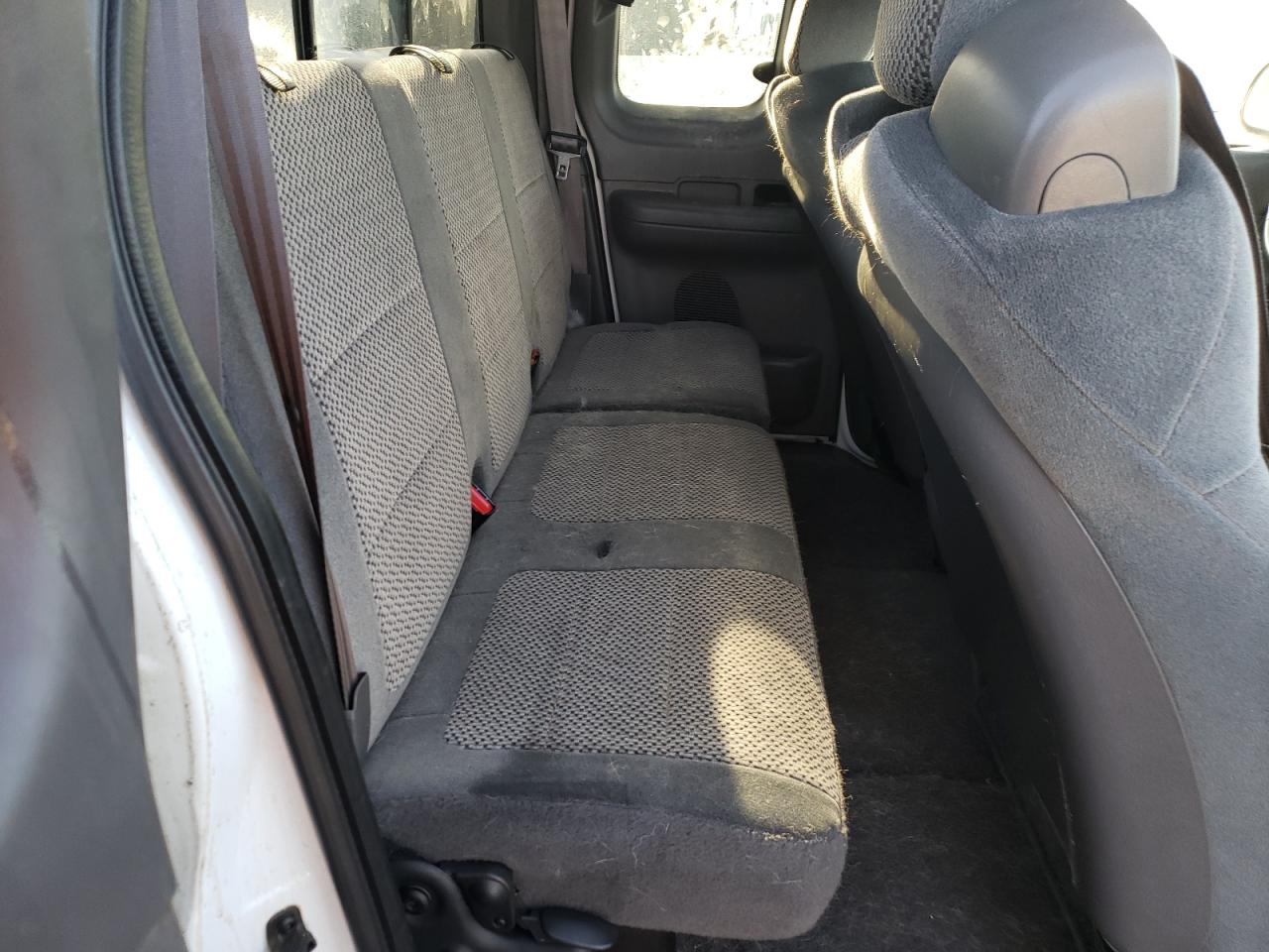 Photo 6 from auction – 2002 FORD F150 with VIN 2FTRX17W22CA08776