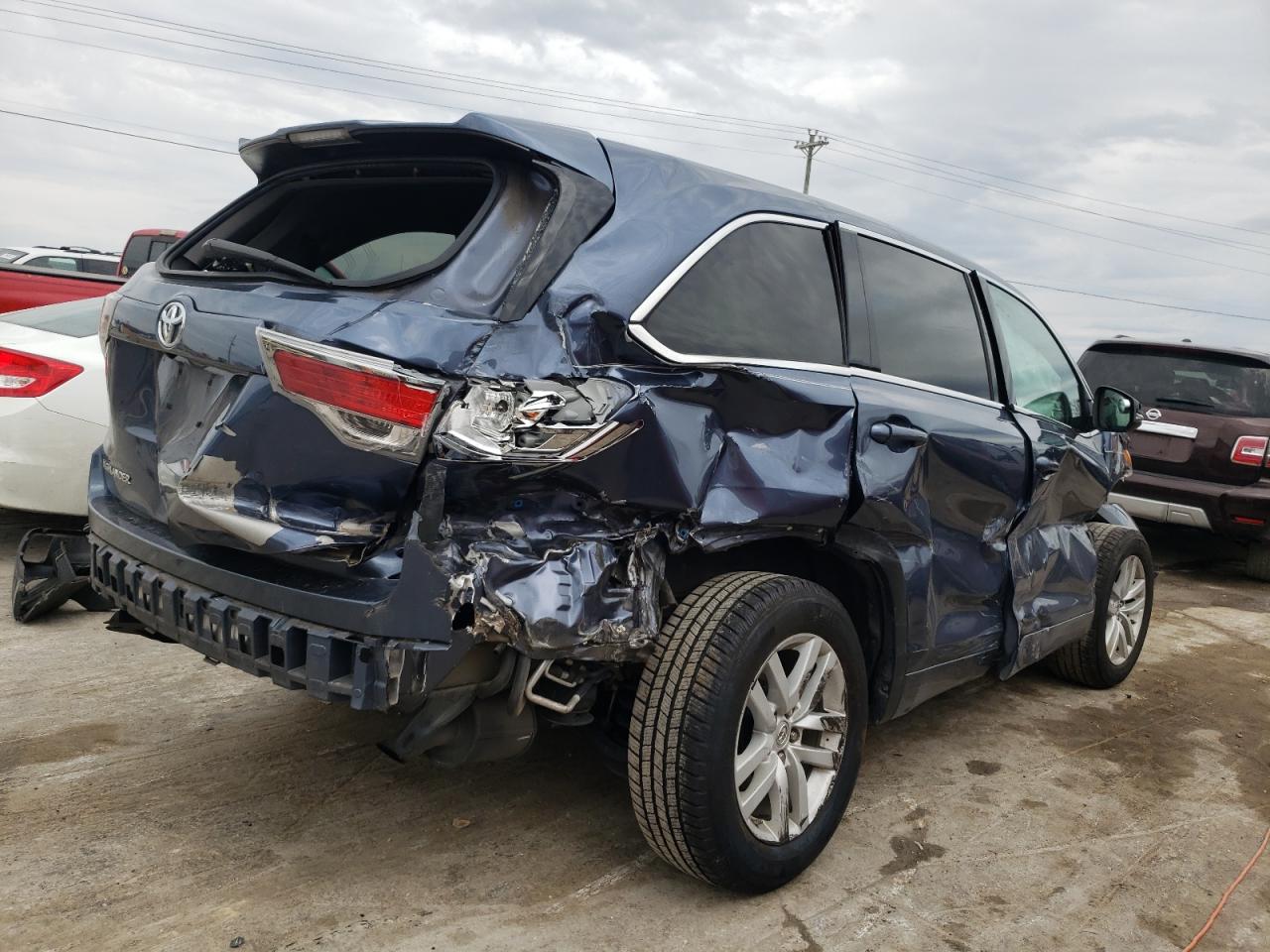 Photo 4 from auction – 2015 TOYOTA HIGHLANDER with VIN 5TDZARFH0FS015819