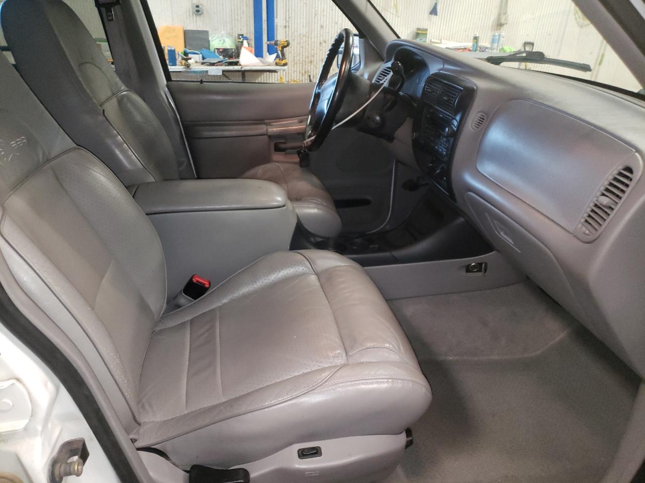Photo 5 from auction – 1998 MERCURY MOUNTAINEE with VIN 4M2ZU55P4WUJ34634