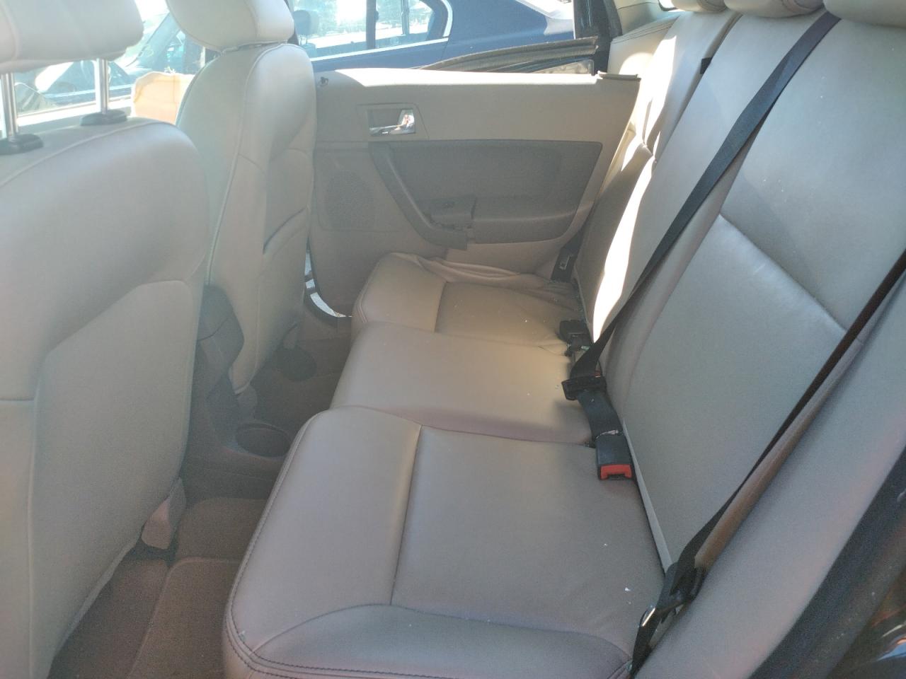 Photo 6 from auction – 2011 FORD FOCUS SEL with VIN 1FAHP3HN4BW150702