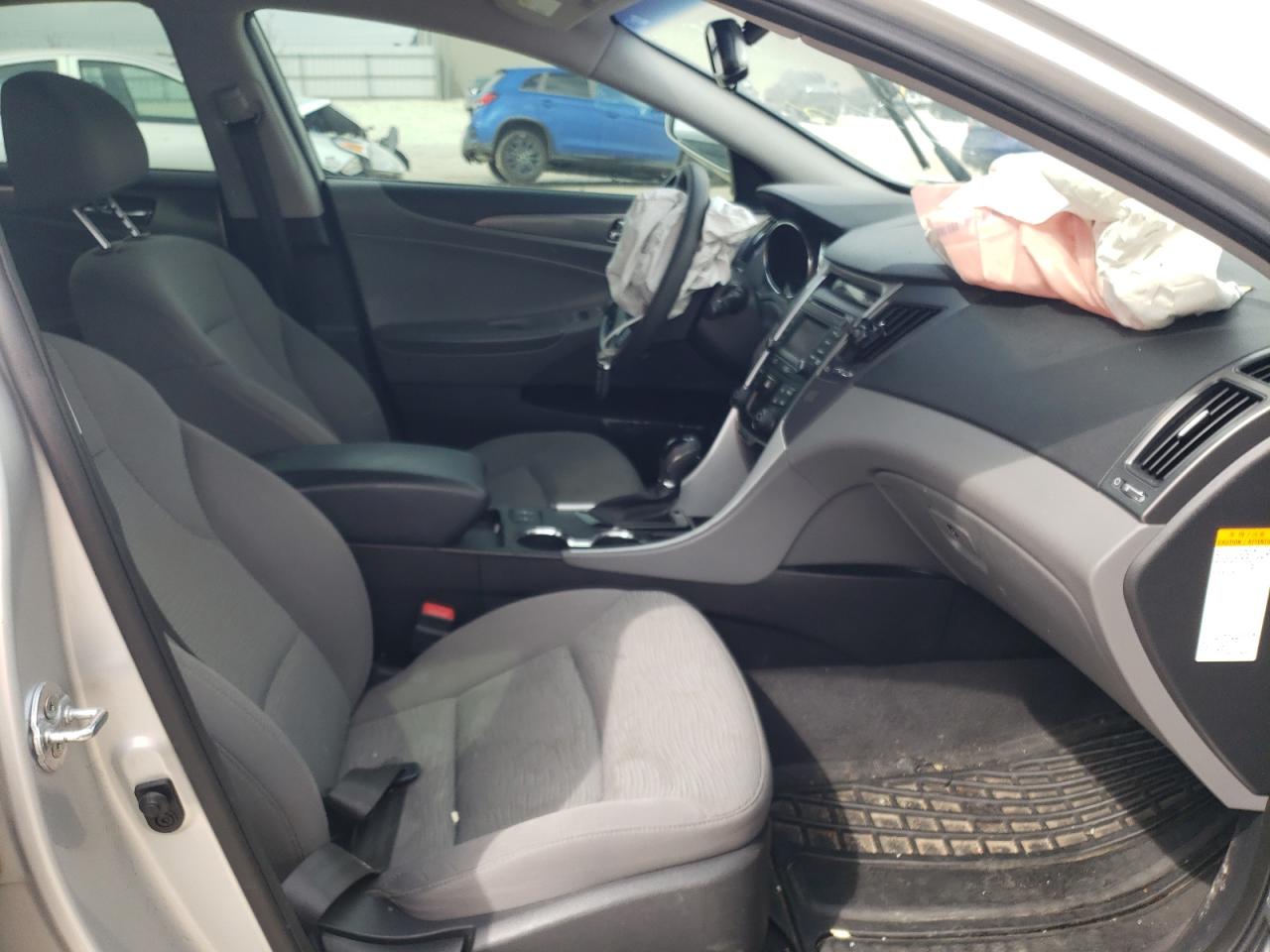 Photo 5 from auction – 2015 HYUNDAI SONATA HYB with VIN KMHEC4A42FA124839
