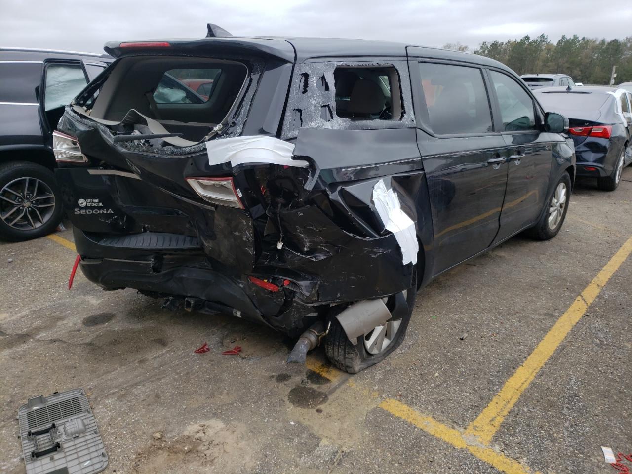Photo 4 from auction – 2017 KIA SEDONA L with VIN KNDMA5C18H6279643