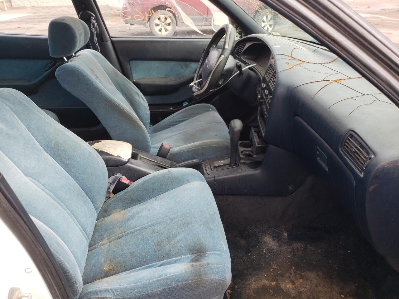 Photo 5 from auction – 1992 TOYOTA CAMRY LE with VIN JT2SK12E7N0028797